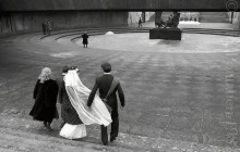 Leningrad 1982, hääpari muistomerkillä.