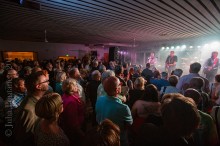 Dozy, Beaky, Mick & Tich soittiva 60 luvun musaa.